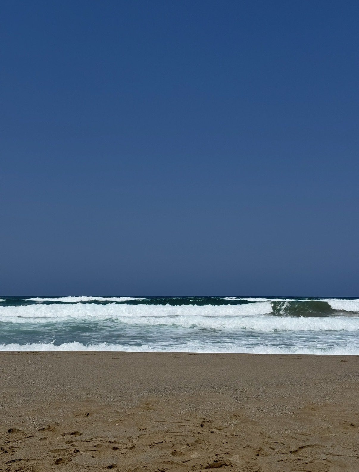 Can you walk from Rethymno town to the beach?